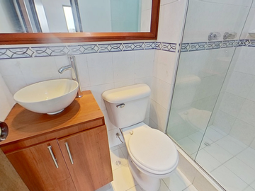 Apartamento en Venta  Hayuelos  74m2, parqueadero cubierto $386.000.000 Documentos al día -Cel.: 321237----