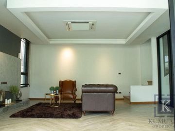 New Luxury Pool Villa, Nordic Style, San Phak, Hang Dong, near Chiang Mai Airport.