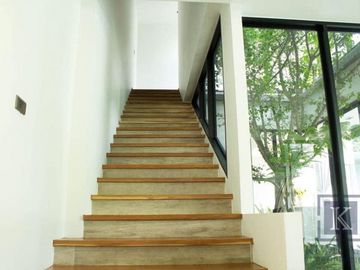 New Luxury Pool Villa, Nordic Style, San Phak, Hang Dong, near Chiang Mai Airport.