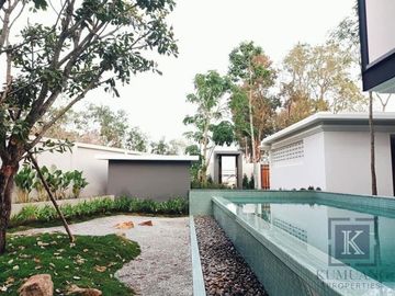 New Luxury Pool Villa, Nordic Style, San Phak, Hang Dong, near Chiang Mai Airport.
