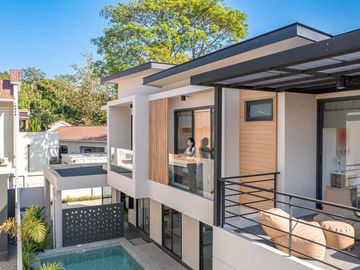 Luxury 3-Bedroom Pool Villa Near Kad Farang, Chiang Mai