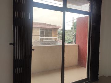 SE VENDE CASA CON 2 DEPARTAMENTOS EN LA SAIBA, SUR DE GUAYAAQUIL