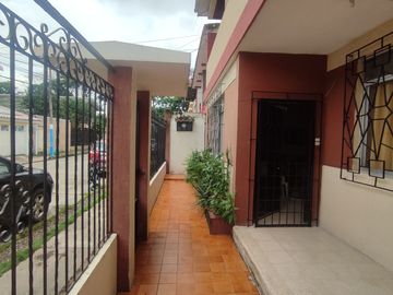 SE VENDE CASA CON 2 DEPARTAMENTOS EN LA SAIBA, SUR DE GUAYAAQUIL