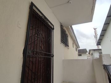 SE VENDE CASA CON 2 DEPARTAMENTOS EN LA SAIBA, SUR DE GUAYAAQUIL
