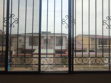 SE VENDE CASA CON 2 DEPARTAMENTOS EN LA SAIBA, SUR DE GUAYAAQUIL