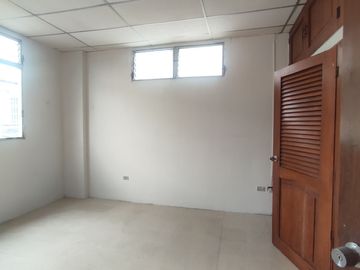 SE VENDE CASA CON 2 DEPARTAMENTOS EN LA SAIBA, SUR DE GUAYAAQUIL