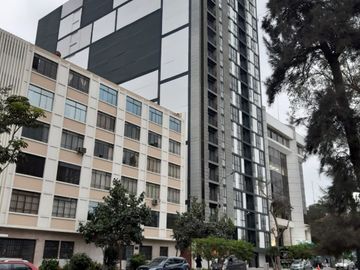 🏡 ¡ALQUILO DEPARTAMENTO SEMIAMOBLADO CON 3 DORMITORIOS CON BALCÓN CON VISTA INTERNA DENTRO DE EDIFICIO MODERNO FRENTE A CIRCUITO MÁGICO DEL AGUA!