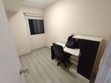 🏡 ¡ALQUILO DEPARTAMENTO SEMIAMOBLADO CON 3 DORMITORIOS CON BALCÓN CON VISTA INTERNA DENTRO DE EDIFICIO MODERNO FRENTE A CIRCUITO MÁGICO DEL AGUA!