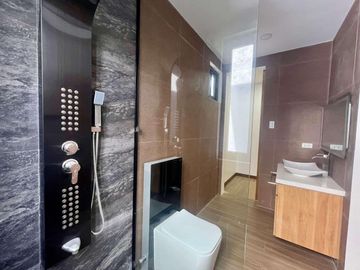 FOR SALE: 7-Bedroom Townhouse / Duplex in Multinational Village, Parañaque City - MCV