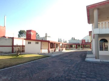 Casa con 4 villas amplio estacionamiento alberca con 4000 m2 en Cuautlancingo