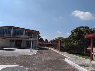 Casa con 4 villas amplio estacionamiento alberca con 4000 m2 en Cuautlancingo