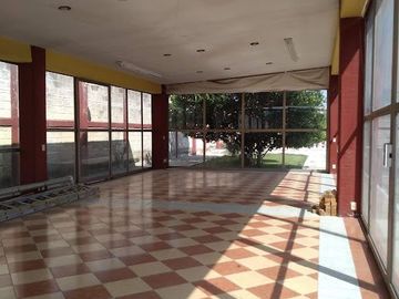 Casa con 4 villas amplio estacionamiento alberca con 4000 m2 en Cuautlancingo