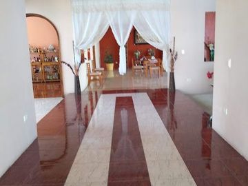 Casa con 4 villas amplio estacionamiento alberca con 4000 m2 en Cuautlancingo