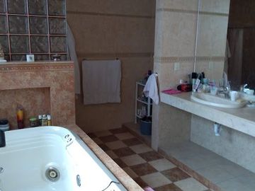 Casa con 4 villas amplio estacionamiento alberca con 4000 m2 en Cuautlancingo