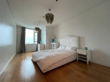 FOR SALE: 3-Bedroom Flat in Park Terraces, Makati - GH