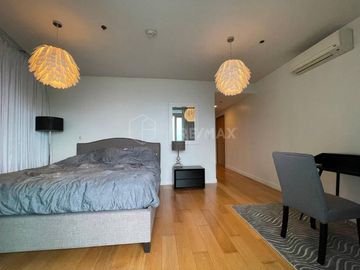 FOR SALE: 3-Bedroom Flat in Park Terraces, Makati - GH