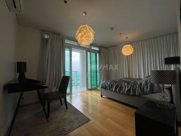 FOR SALE: 3-Bedroom Flat in Park Terraces, Makati - GH