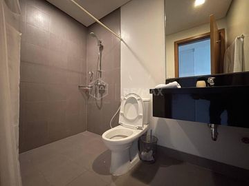 FOR SALE: 3-Bedroom Flat in Park Terraces, Makati - GH
