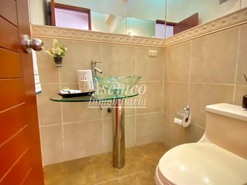 Ocasión!! VENTA DE MODERNO y AMPLIO DEPARTAMENTO EN SURCO CON DOS ESTACIONAMIENTOS