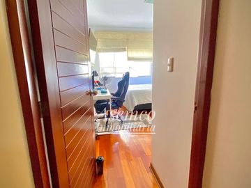 Ocasión!! VENTA DE MODERNO y AMPLIO DEPARTAMENTO EN SURCO CON DOS ESTACIONAMIENTOS