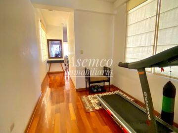 Ocasión!! VENTA DE MODERNO y AMPLIO DEPARTAMENTO EN SURCO CON DOS ESTACIONAMIENTOS
