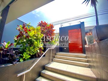 Ocasión!! VENTA DE MODERNO y AMPLIO DEPARTAMENTO EN SURCO CON DOS ESTACIONAMIENTOS