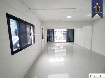 For sale, renovated townhouse, Premruthai Bearing, Samut Prakan, ready to move in