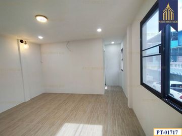 For sale, renovated townhouse, Premruthai Bearing, Samut Prakan, ready to move in