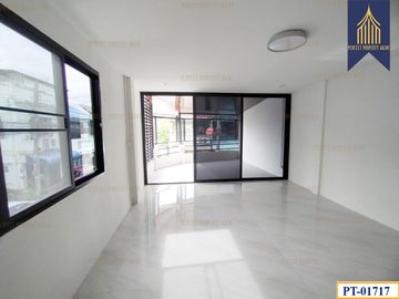 For sale, renovated townhouse, Premruthai Bearing, Samut Prakan, ready to move in
