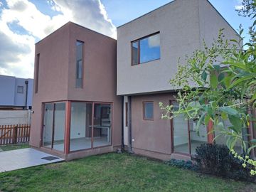 Hermosa Casa De 2 Pisos Quillota