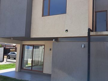 Hermosa Casa De 2 Pisos Quillota