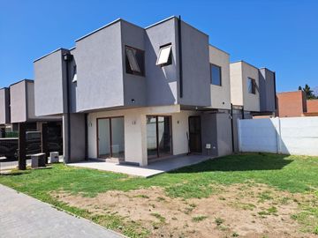 Hermosa Casa De 2 Pisos Quillota