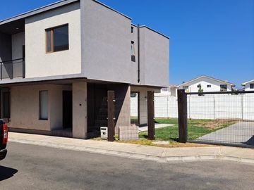 Hermosa Casa De 2 Pisos Quillota
