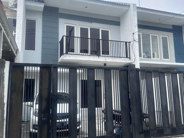 Rumah Full Furnished di Green Mansion Regency Lontar Surabaya Barat