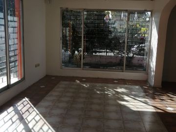 ¡Tu Hogar Ideal en Villa Alemana! Amplia Casa de 5 Dormitorios en Barrio Residencial, Precio Rebajado