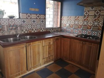 ¡Tu Hogar Ideal en Villa Alemana! Amplia Casa de 5 Dormitorios en Barrio Residencial, Precio Rebajado