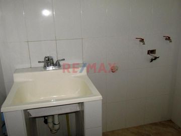 Oportunidad Para Cerrar Este Mes! Se Vende Amplio Departamento Con Las 3 B En Las Terrazas De Villa, Frente A Los Pantanos De Villa.