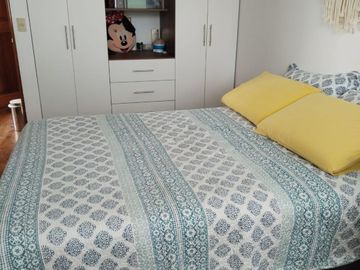 Venta de Hermosa Casa frente al Parque en los Cedros