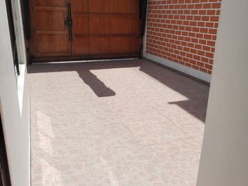 Venta de Hermosa Casa frente al Parque en los Cedros