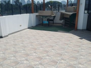 Venta de Hermosa Casa frente al Parque en los Cedros