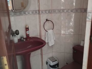 Venta de Hermosa Casa frente al Parque en los Cedros