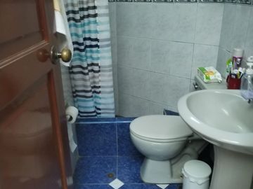 Venta de Hermosa Casa frente al Parque en los Cedros