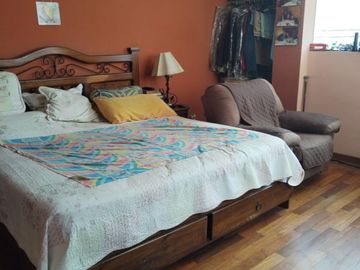 Venta de Hermosa Casa frente al Parque en los Cedros