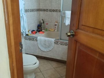 Venta de Hermosa Casa frente al Parque en los Cedros