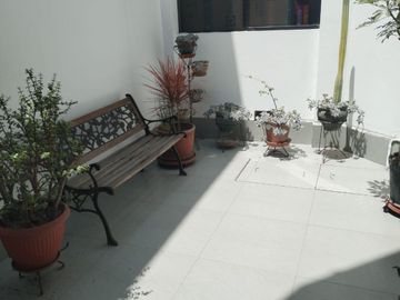 Venta de Hermosa Casa frente al Parque en los Cedros