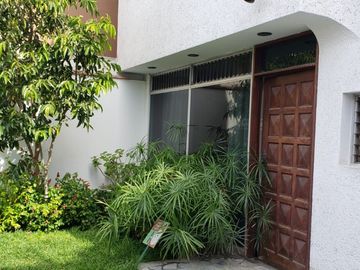 Vendo Casa en Calle San Luis cuadra 2, Urb. Centro Comercial Monterrico, Santiago de Surco