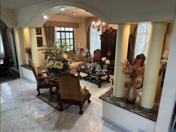 !HERMOSA RESIDENCIA DE DOS PLANTAS EN ESQUINA ZONA DORADA DE TAMPICO!!