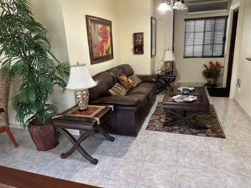 !HERMOSA RESIDENCIA DE DOS PLANTAS EN ESQUINA ZONA DORADA DE TAMPICO!!