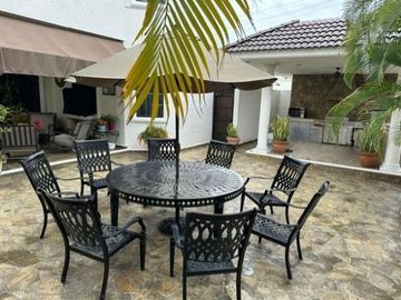 !HERMOSA RESIDENCIA DE DOS PLANTAS EN ESQUINA ZONA DORADA DE TAMPICO!!