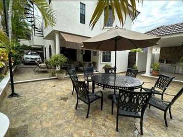 !HERMOSA RESIDENCIA DE DOS PLANTAS EN ESQUINA ZONA DORADA DE TAMPICO!!